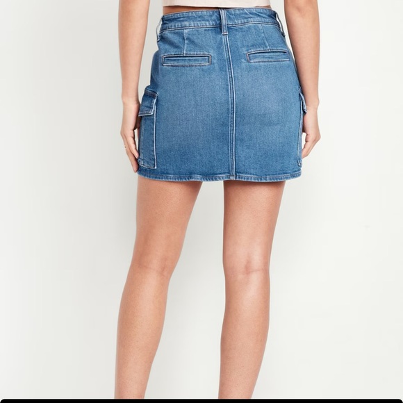 NWT OLD NAVY Mid-Rise OG Jean Mini Skirt Color: Medium Wash Cargo - Picture 3 of 9